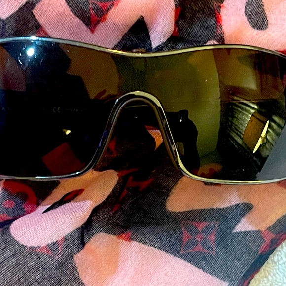 Prada - Picture 1 of 6